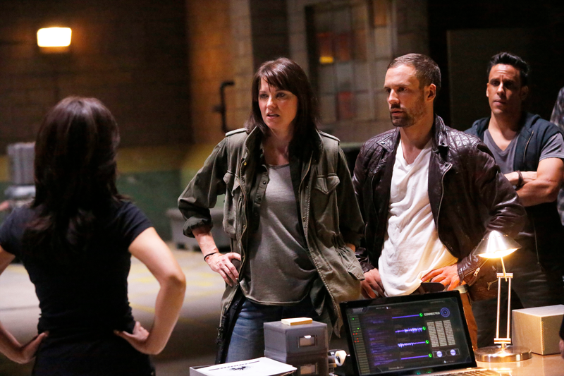 Illustration for article titled 10 Reasons Why You Should Be Watching Marvel's Agents of SHIELD
